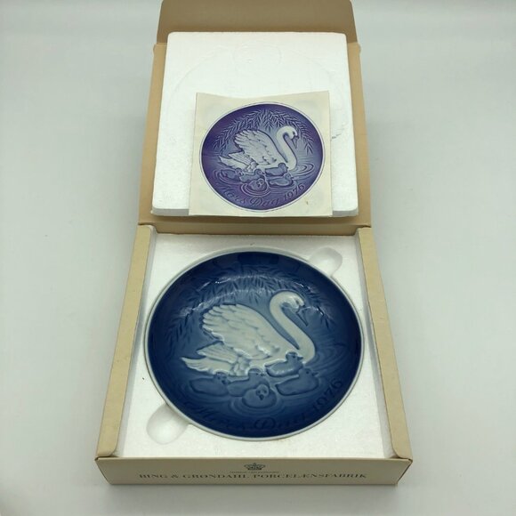 Vintage 1976 Mother's Day Swan Plate - Picture 1 of 10